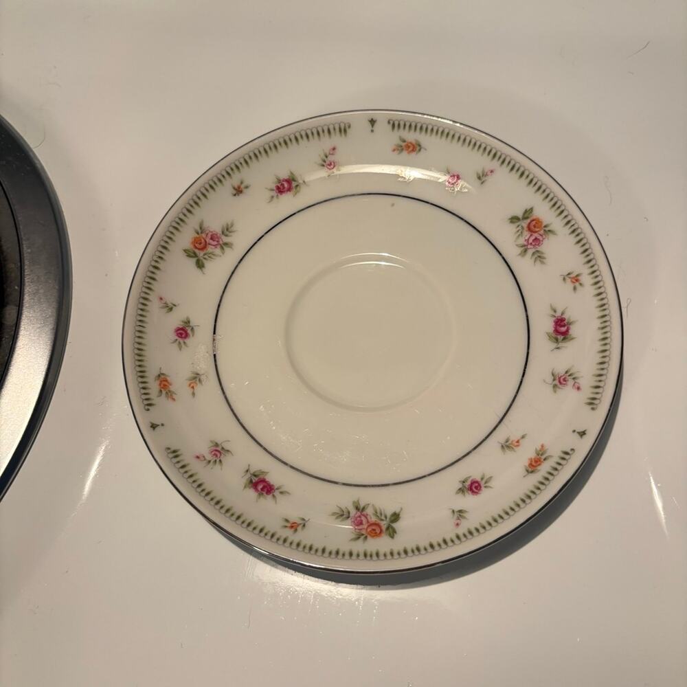 Vintage Abingdon Fine Porcelain China Tea Cup and Saucer Set Made in Japan - Picture 4 of 4